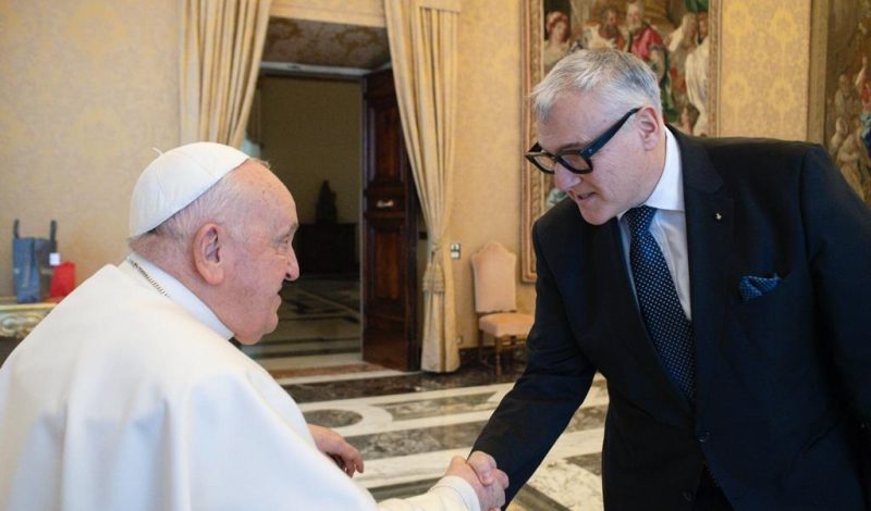 „Cine sunt eu să judec?” Amintindu-ne de Papa Francisc