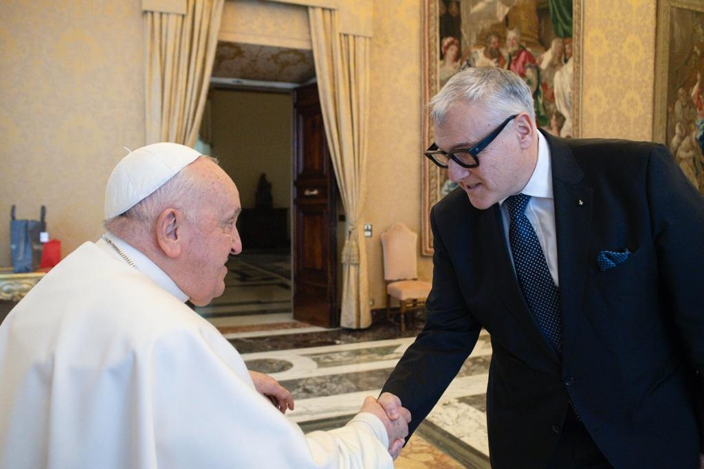 „Cine sunt eu să judec?” Amintindu-ne de Papa Francisc